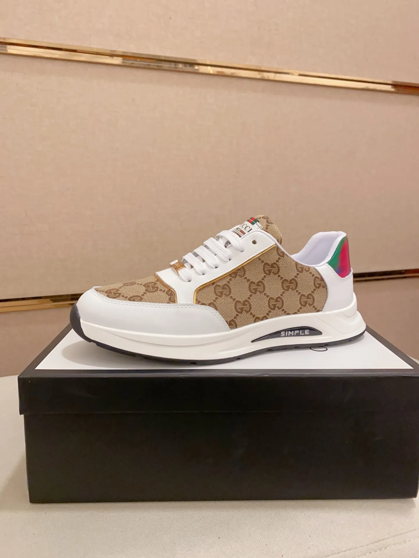 Men's shoes💰 420💰The new GUCCI (Gucci) counters are launched simultaneously. The new men's shoes, 😘fabrics are selected from imported cowhide, and the lining is sheepskin lining. 👍🏿 High-end ☄️ air-cushion molded anti-slip rubber outsole, exquisite lines, simple and elegant, comfortable and high-end for leisure travel. Code number: 38 to 44 (45 can be customized and cannot be returned or exchanged)